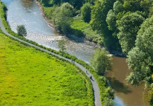 Vue aérienne de la Vallée de la Vire à vélo