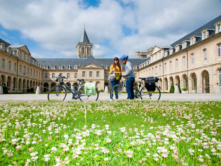 L'Abbaye aux Hommes à Caen - La Vélo Francette