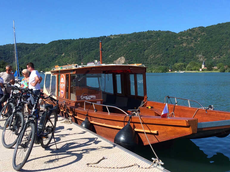 Bootsausflug mit dem Fahrrad auf der Rhône